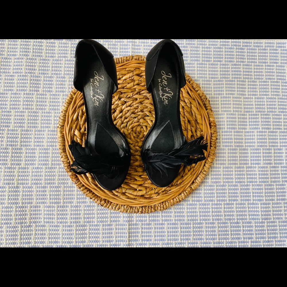Black Feather Heels! 🪶